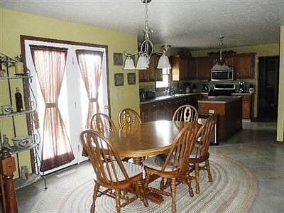4th image of 4385 Stone Creek Dr