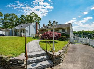 203 Lakeside Trl, Ridge, NY 11961