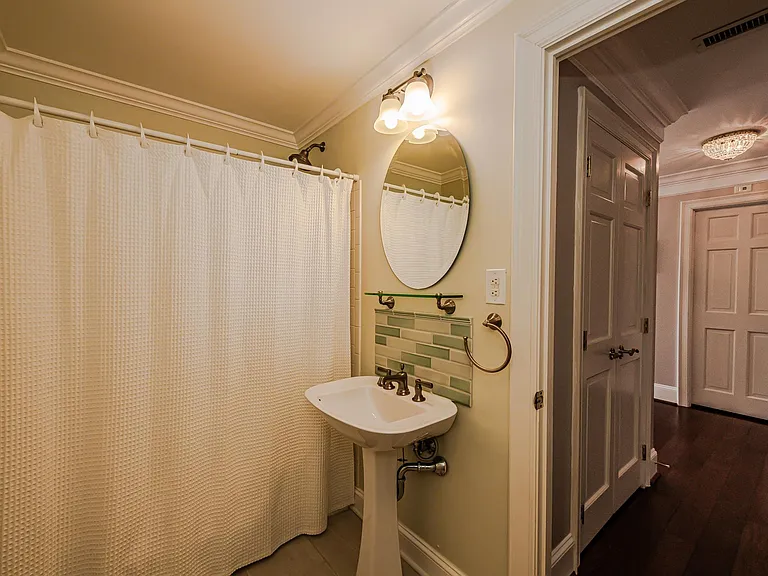 2445 Selwyn Ave #403 — Photo 10