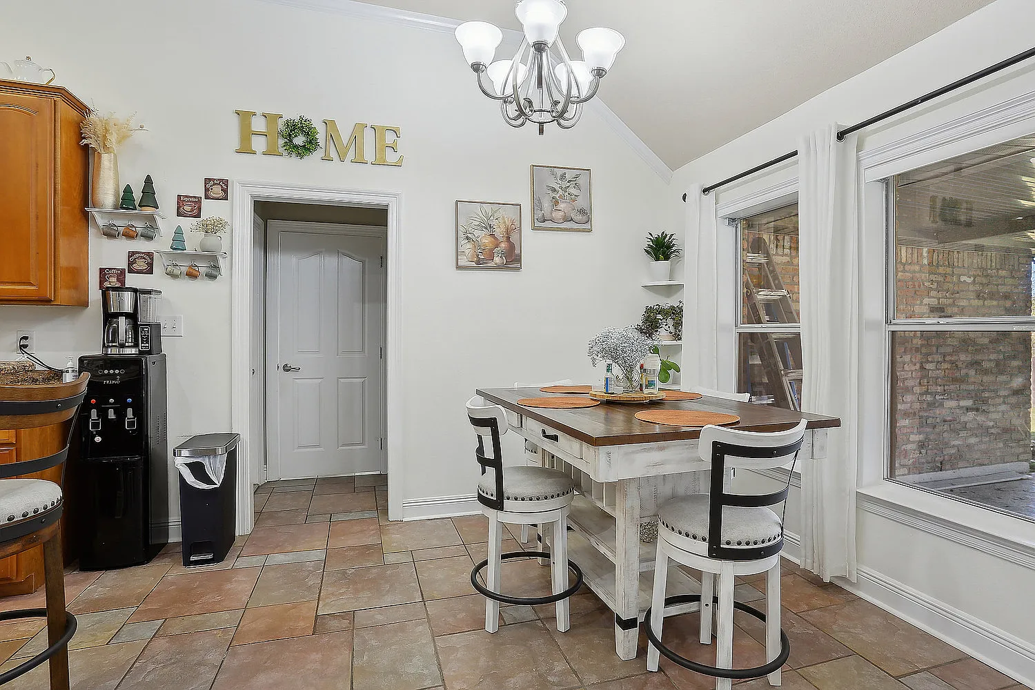 208 Annette Drive - 208 — Photo 4