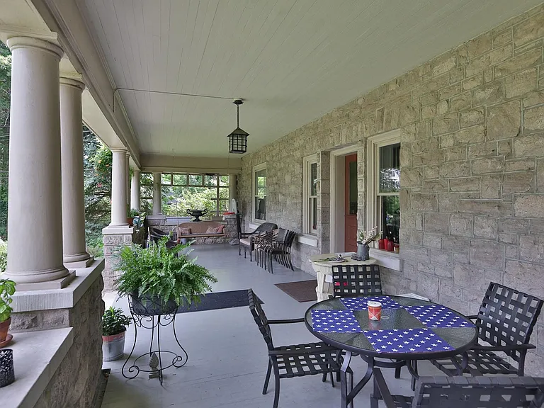 Mansion, Common Front Porch