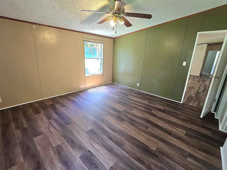 111 Lakeside Woods Dr — Photo 9