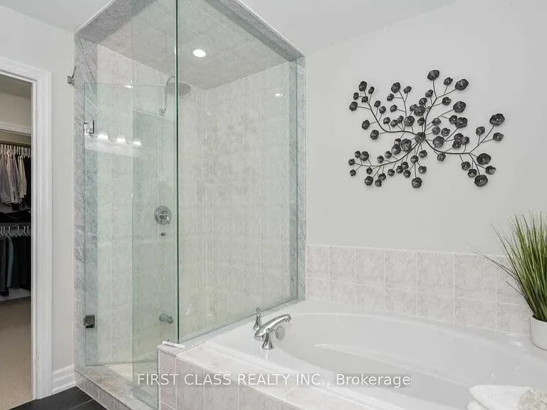 11 Claudview St — Photo 12