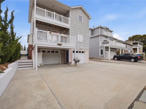 215 85th St #A, Virginia Beach, VA 23451