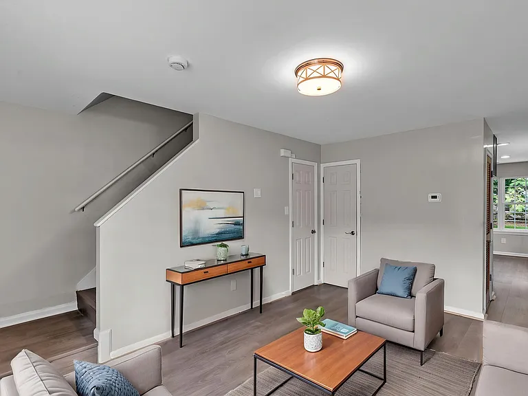 1108 Carver Ave — Photo 6