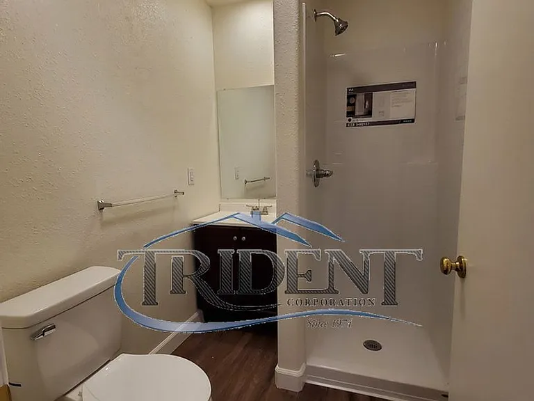 1821 Duplex Sierra Sierra #&-1825 — Photo 12