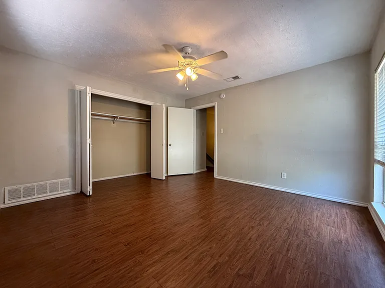 734 Londonderry Ln — Photo 10