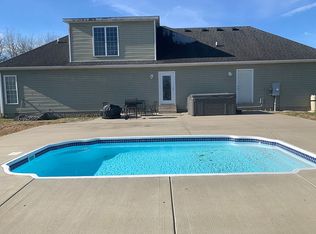 7276 Old Greenhill Rd, Bowling Green, KY 42103