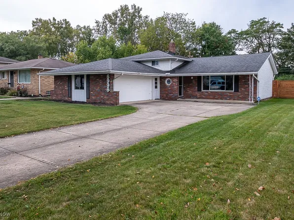 6996 Greenbriar Dr, Parma Heights, OH 44130