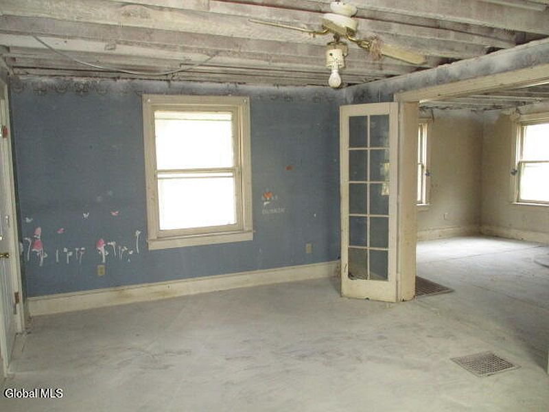 5th image of 1 Old Fort Street