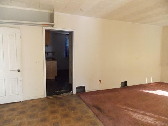 4th image of 2942 Russell Ave N