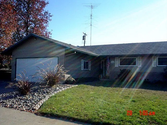 1726 Tanglewood Ln photo 1