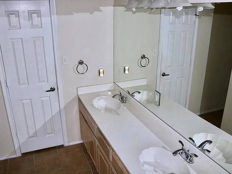 2002 Topaz Dr — Photo 7