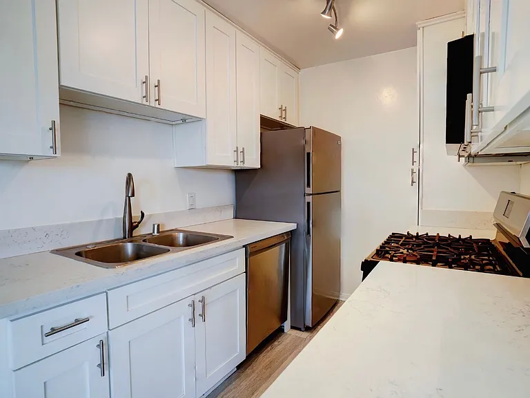 1134 N SYCAMORE AVE — Photo 16