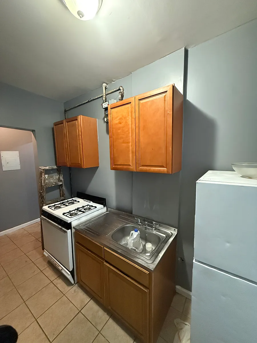 Building Photo - 2604 Bainbridge Ave #E