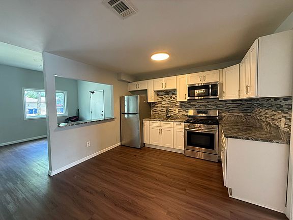 3rd image of 555-565 N Kent St #102