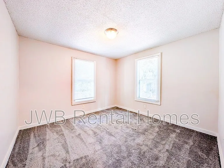 347 W 23rd St — Photo 8