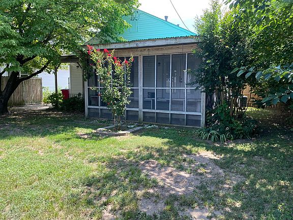 4th image of 314 Helen St