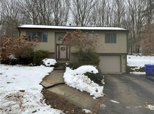 10 Fox Run Dr, West Warwick, RI 02893