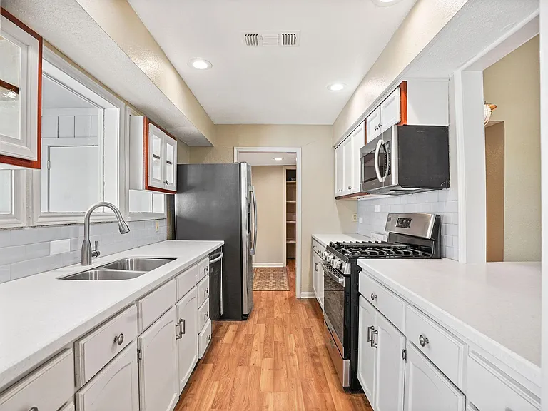 9 Lake View Mnr — Photo 17