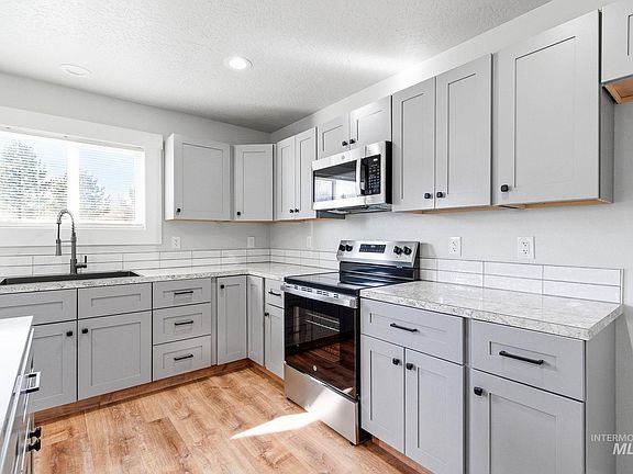 4th image of 3312 Vistapark Dr