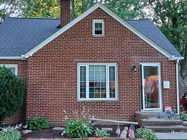 4588 W 227th St, Fairview Park, OH 44126
