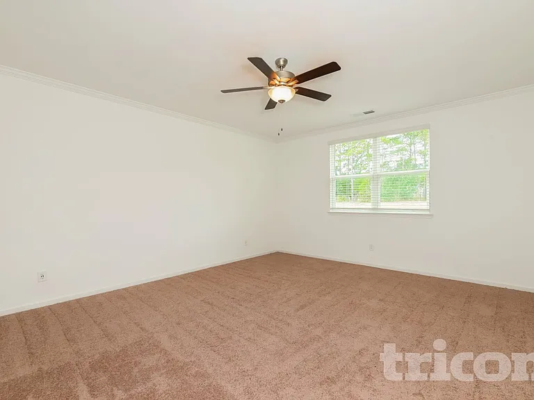 150 Everett Sq — Photo 10