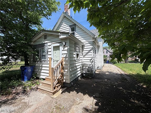 2nd image of 1052 E 72nd St