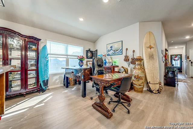 3 bed, 2.0 bath, 1902 sqft, $1,975 — Photo 3