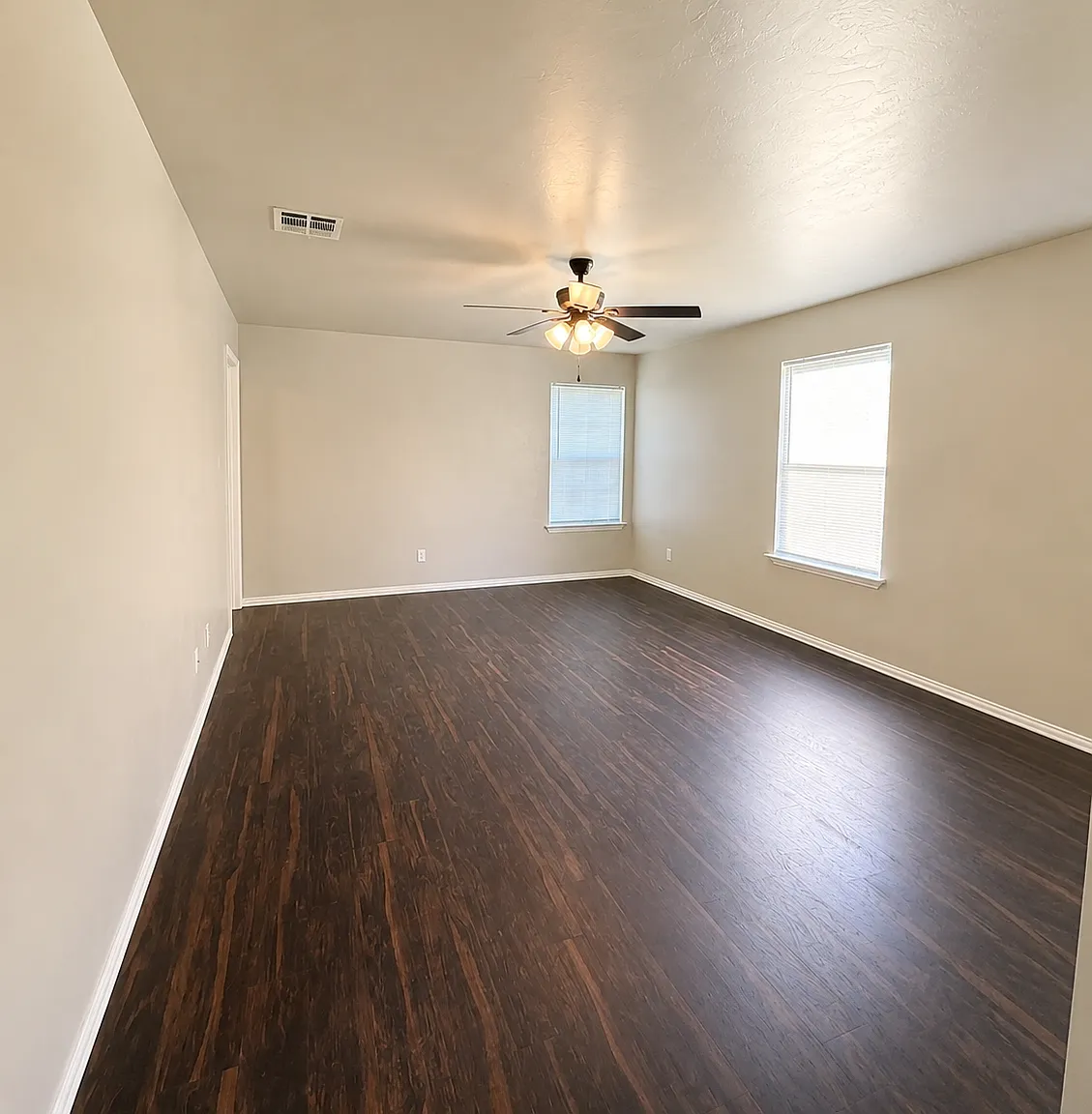 3 bed, $1,250 — Photo 1