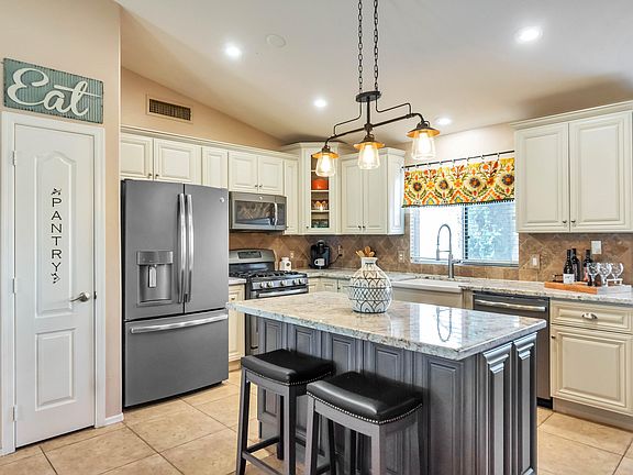 3rd image of 150 W Villa Theresa Dr