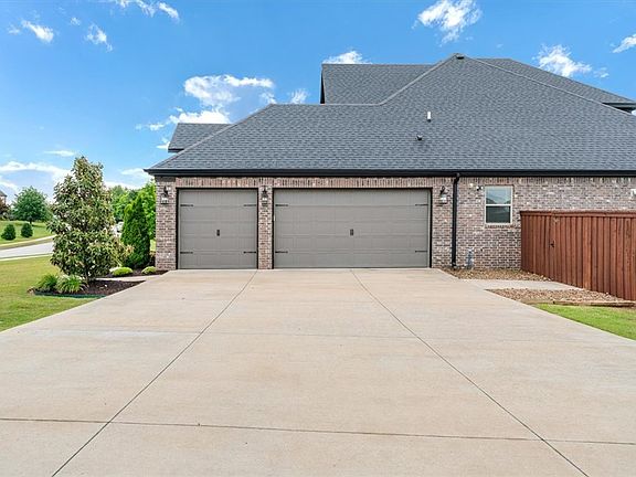 5th image of 107 Torrance Dr