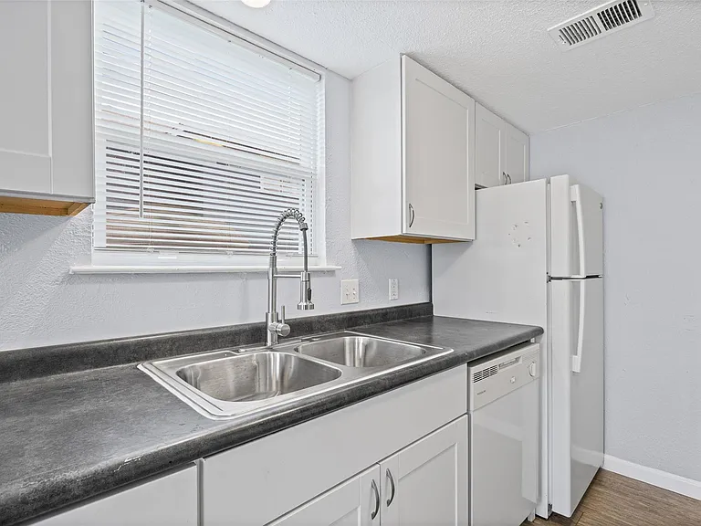 2615 Ektom Dr #A — Photo 8