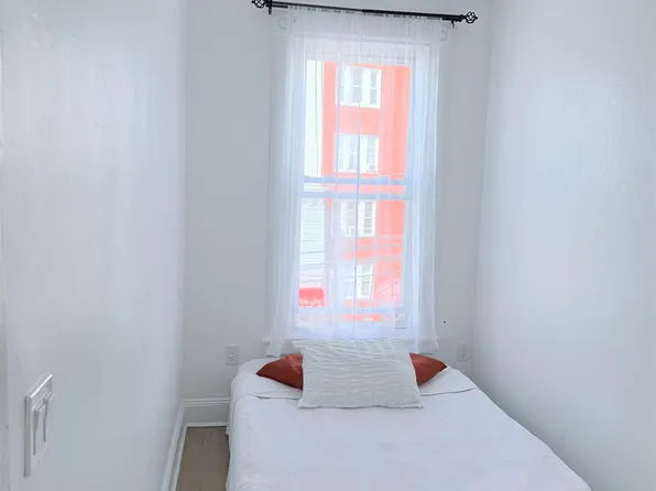 310 Summit Avenue image 10 of 16