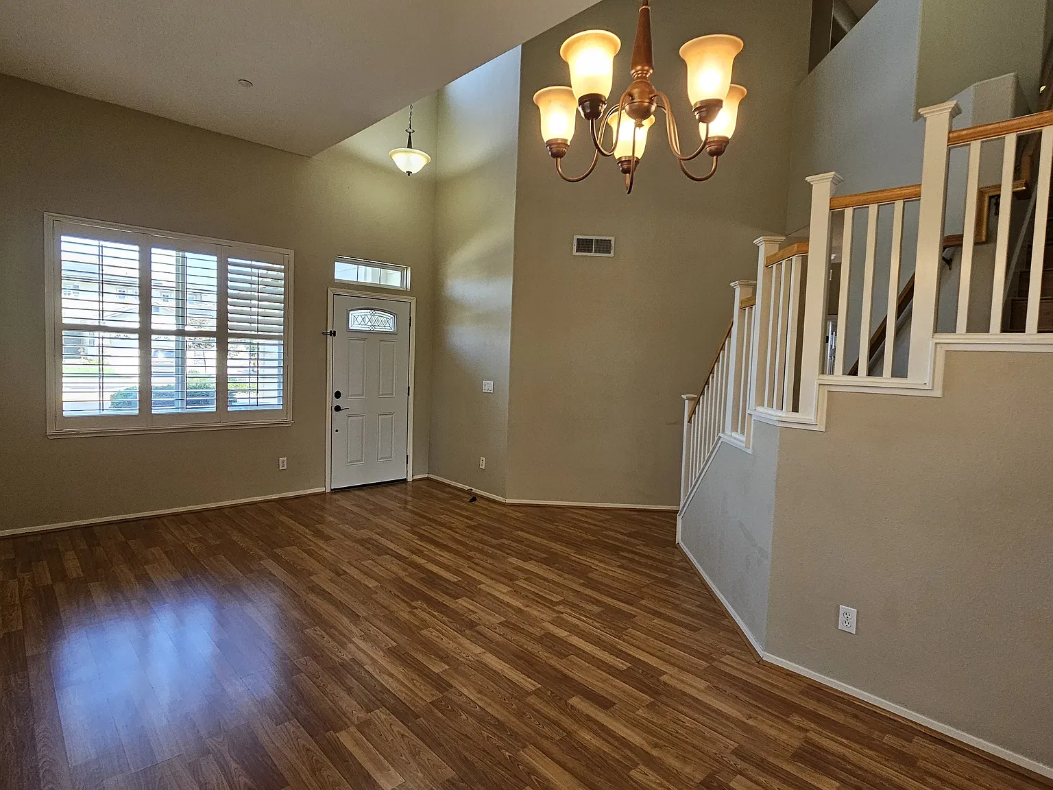 4 bed, 2189 sqft, $3,490 — Photo 3