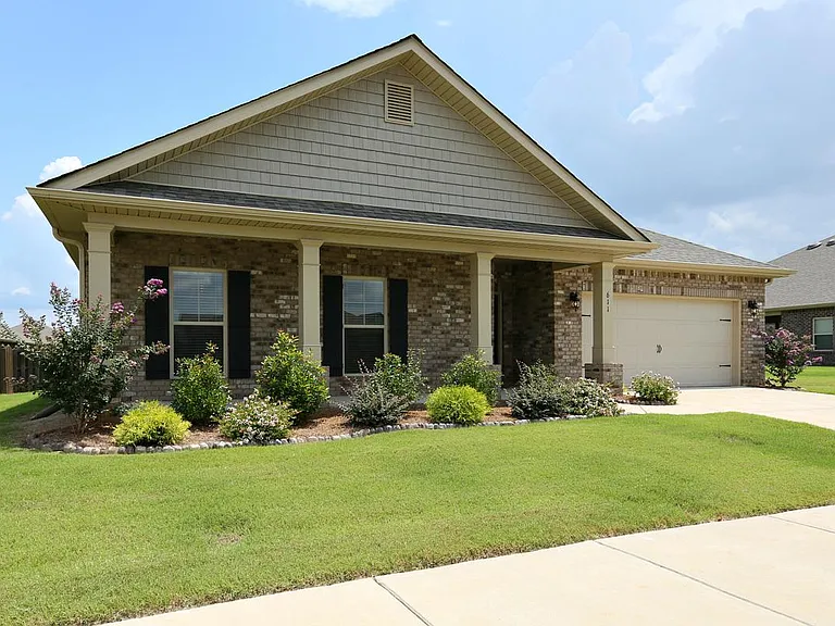 611 Willow Crest Ln SW — Photo 1