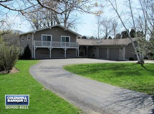 925 N Harrison St, Algonquin, IL 60102