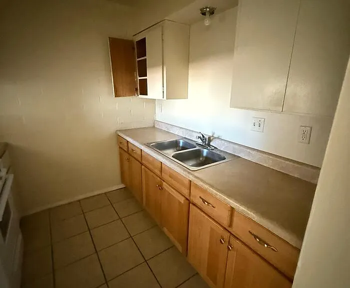 2048 E 11th St #2048 — Photo 6