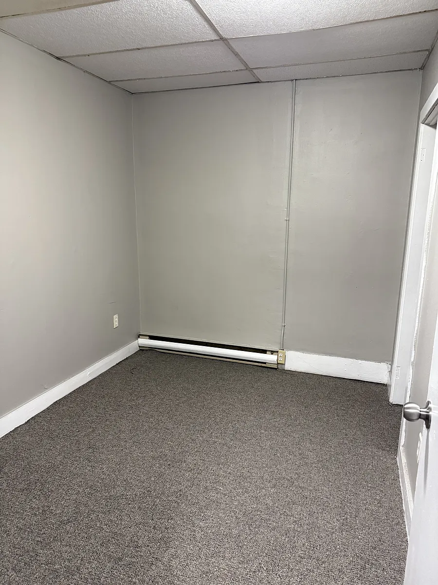 Building Photo - 15 N Lake Ave #3