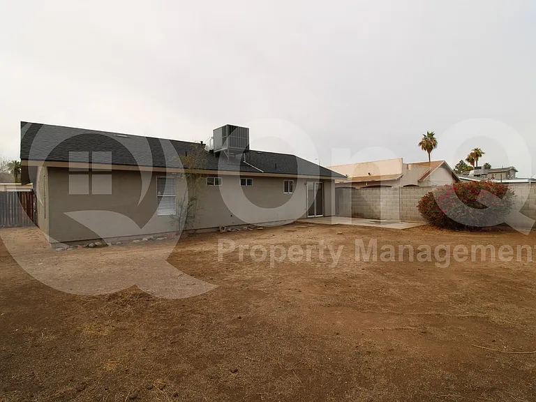 1224 E Huntington Dr — Photo 17