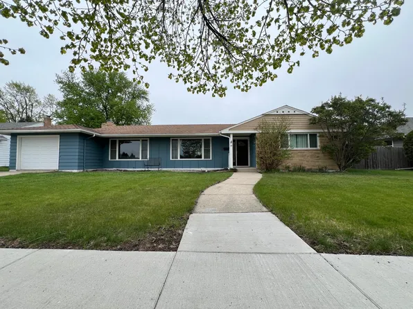 61 15th Ave N, Fargo, ND 58102