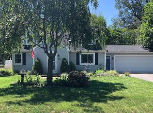 227 Oakwood Ln, Webster, NY 14580