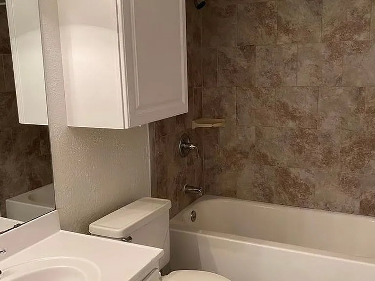 Marian Condos — Photo 49