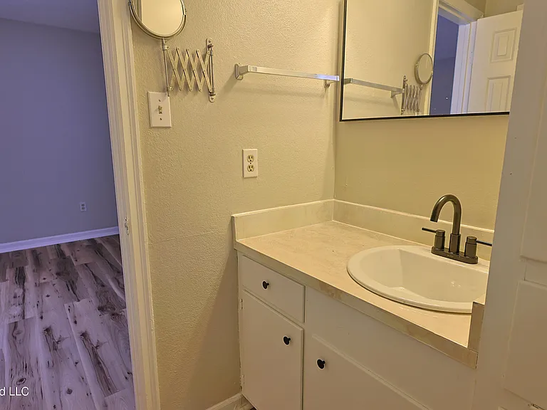 1121 Woodfield Dr #23 — Photo 10