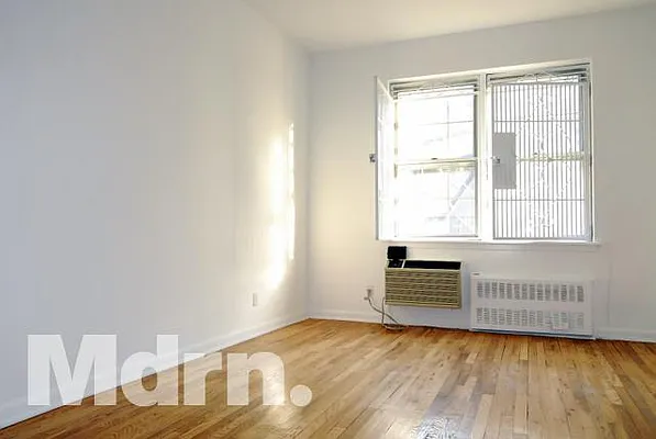 Rented by Mdrn Residential | media 7