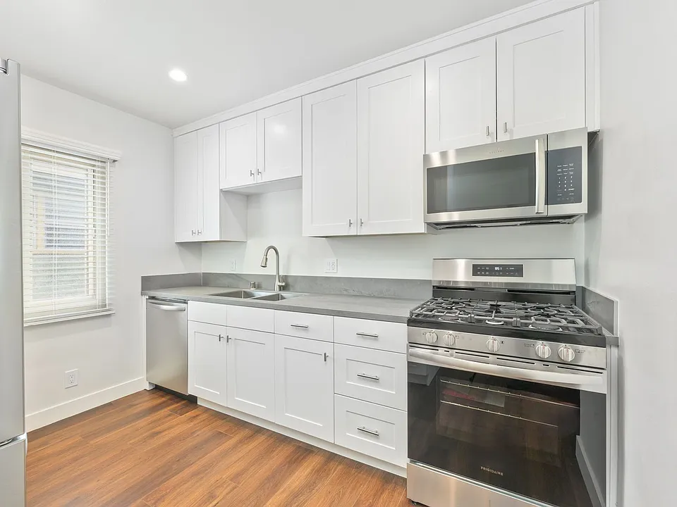 1633 & 1637 E Maple Ave