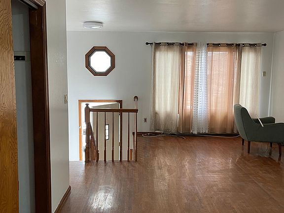 5th image of 40 Titus Ave
