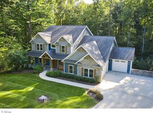 1570 Shade Rd, Akron, OH 44333