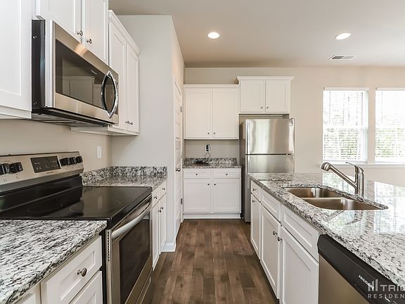 5th image of 711 Jackson Ct