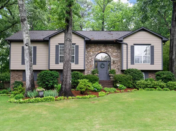 1104 Macqueen Cir, Helena, AL 35080